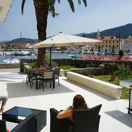 Pascal 7 Nights 1 Free Holiday home